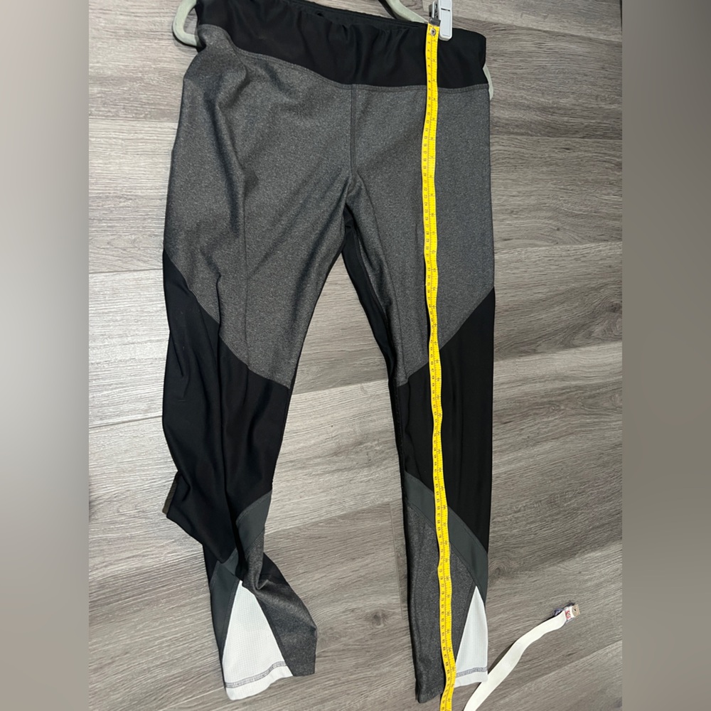 Women’s workout leggings tights pants Black gray white Large